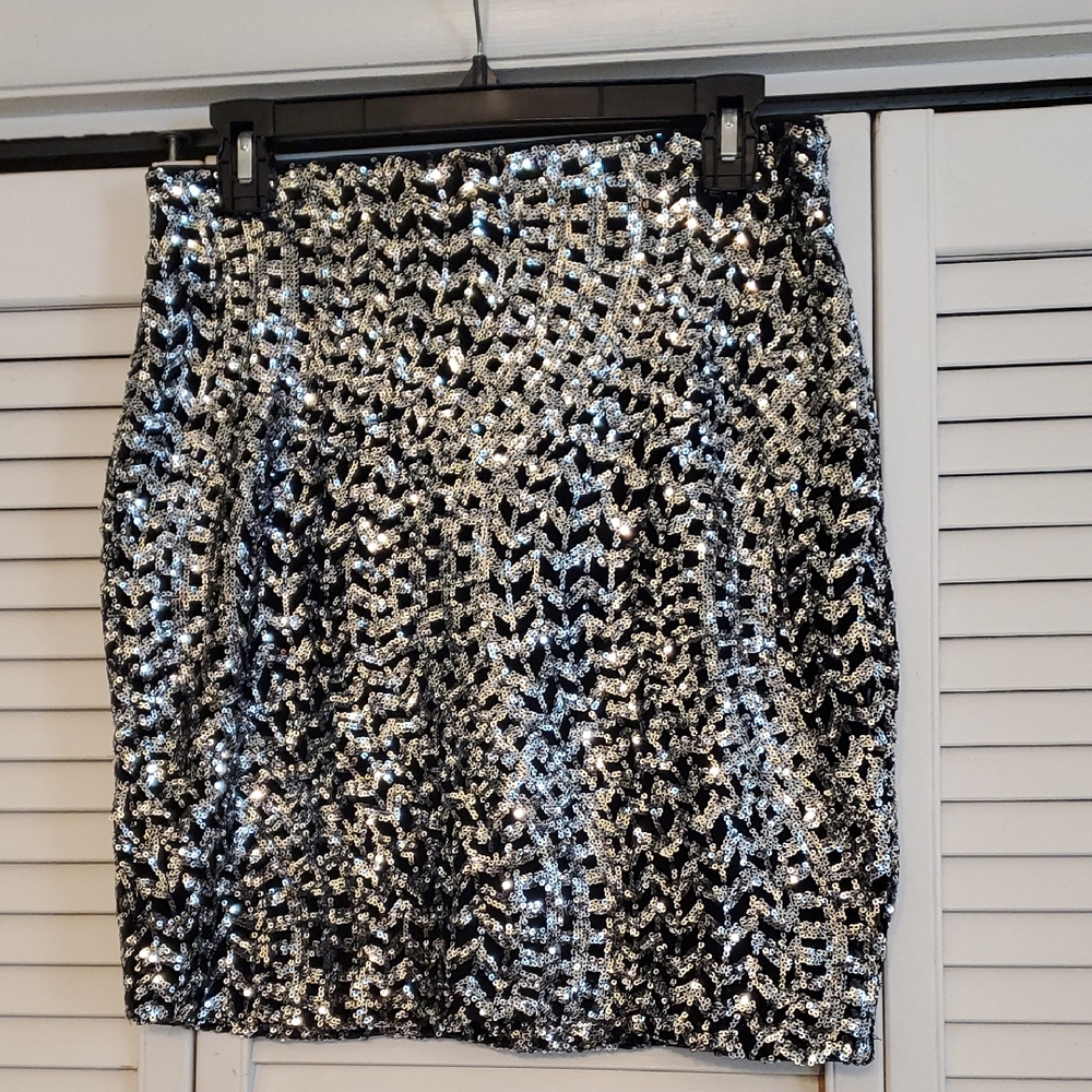 Cable & Gauge Silver Sequin Mini Skirt, Size Medium